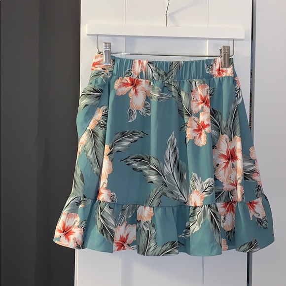 🆕 CUPCAKES & CASHMERE RUFFLE MINI SKIR - Picture 6 of 6